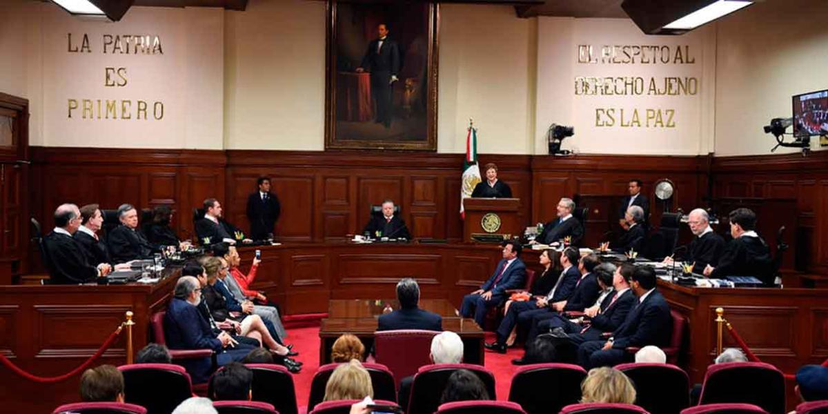Monreal exhibe “40 privilegios” excesivos de ministros de la Corte